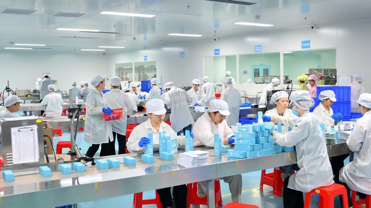 化妆品oem包装车间