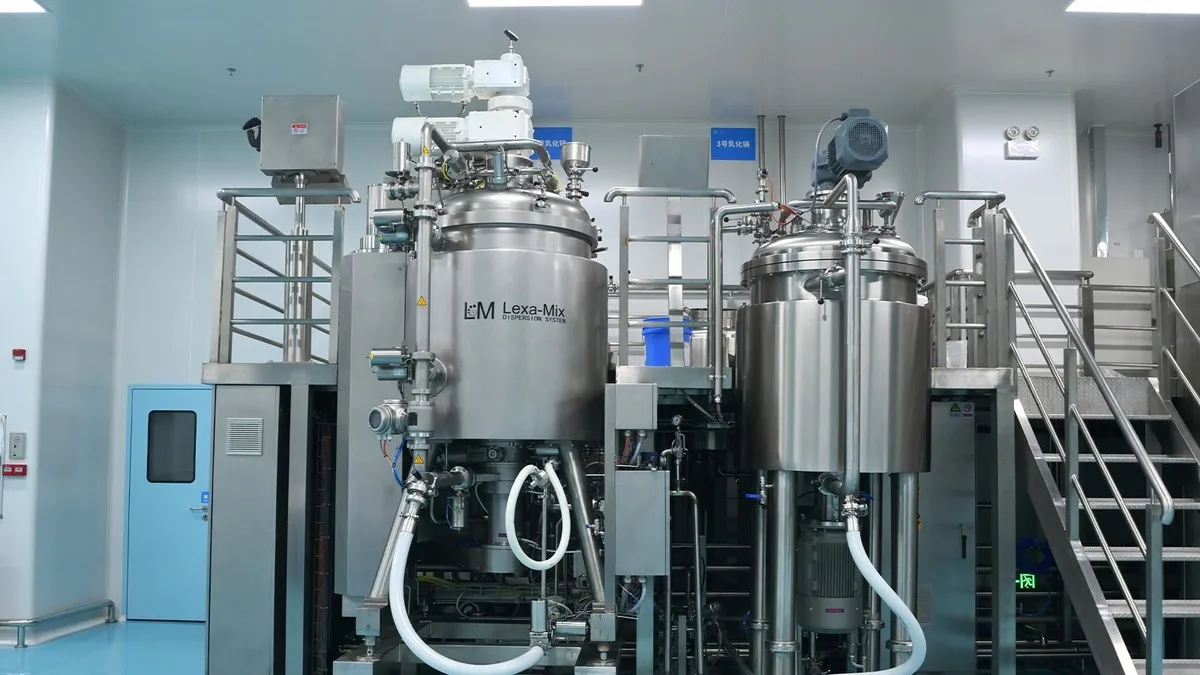 配备有 500kg/1吨/3吨 的乳化锅，可做膏霜、乳液、精华、眼霜、水剂等量大的水剂型产品。